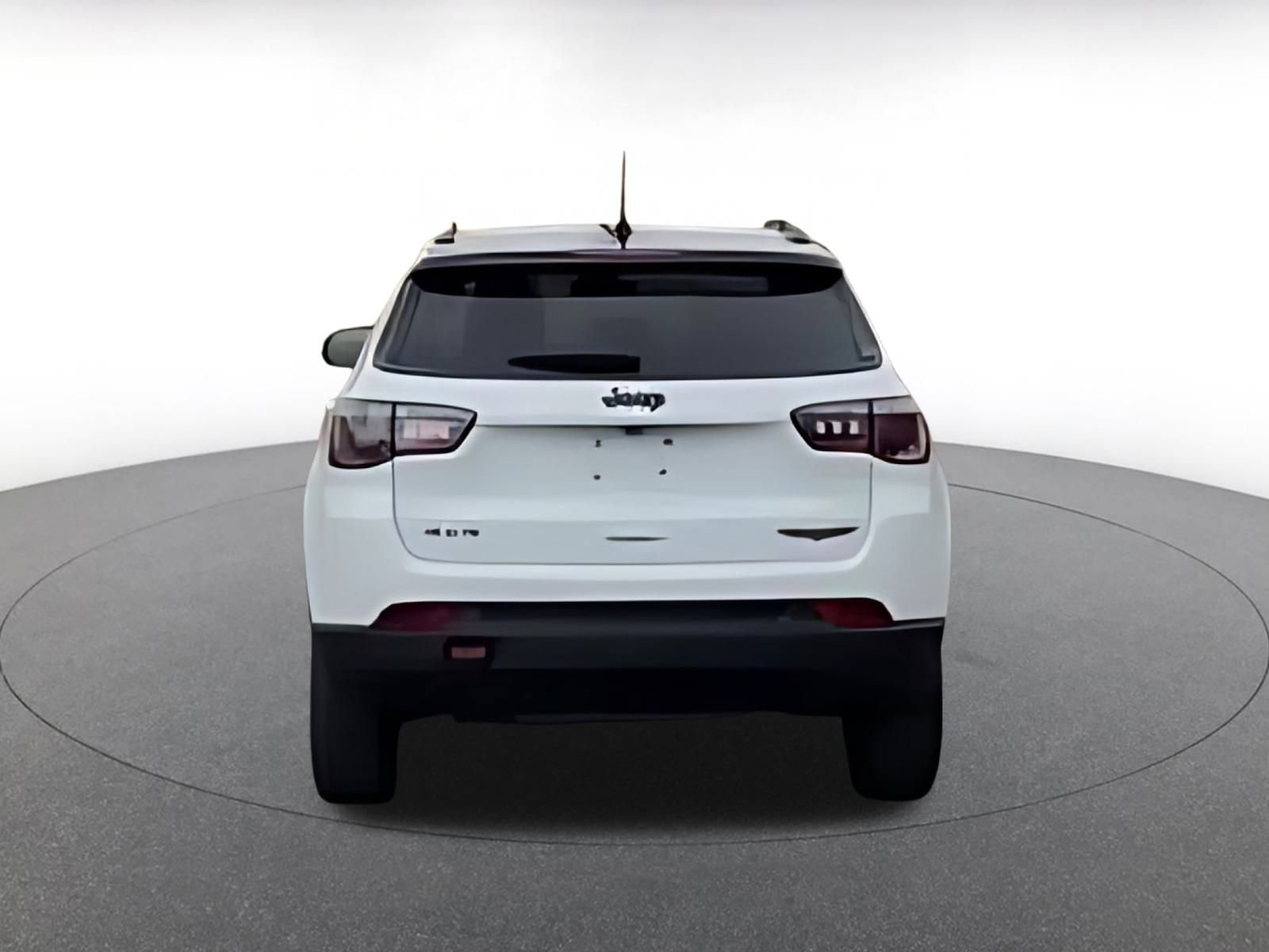 Used 2025 Jeep Compass Trailhawk image 15