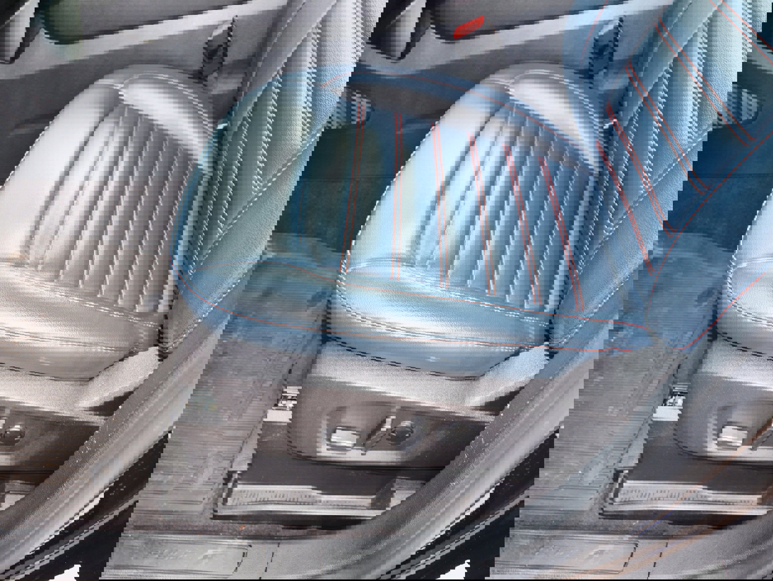 Used 2022 Ford Edge SEL w/ Sport Appearance Package image 14