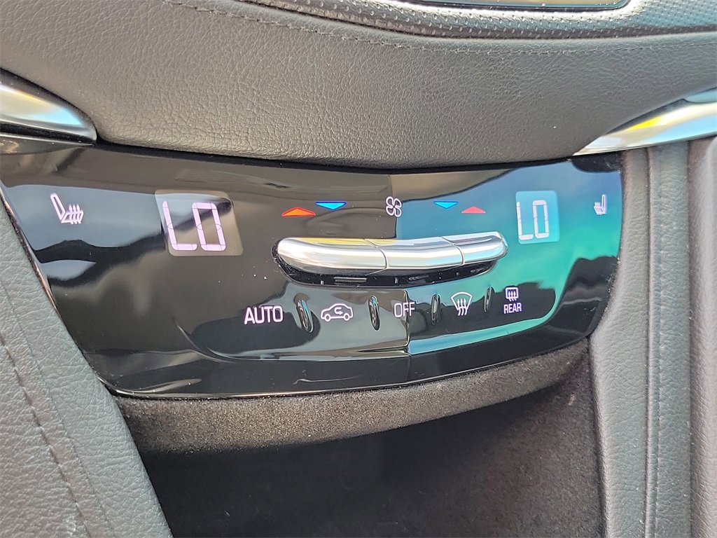 Used 2017 Cadillac XT5 Luxury image 31