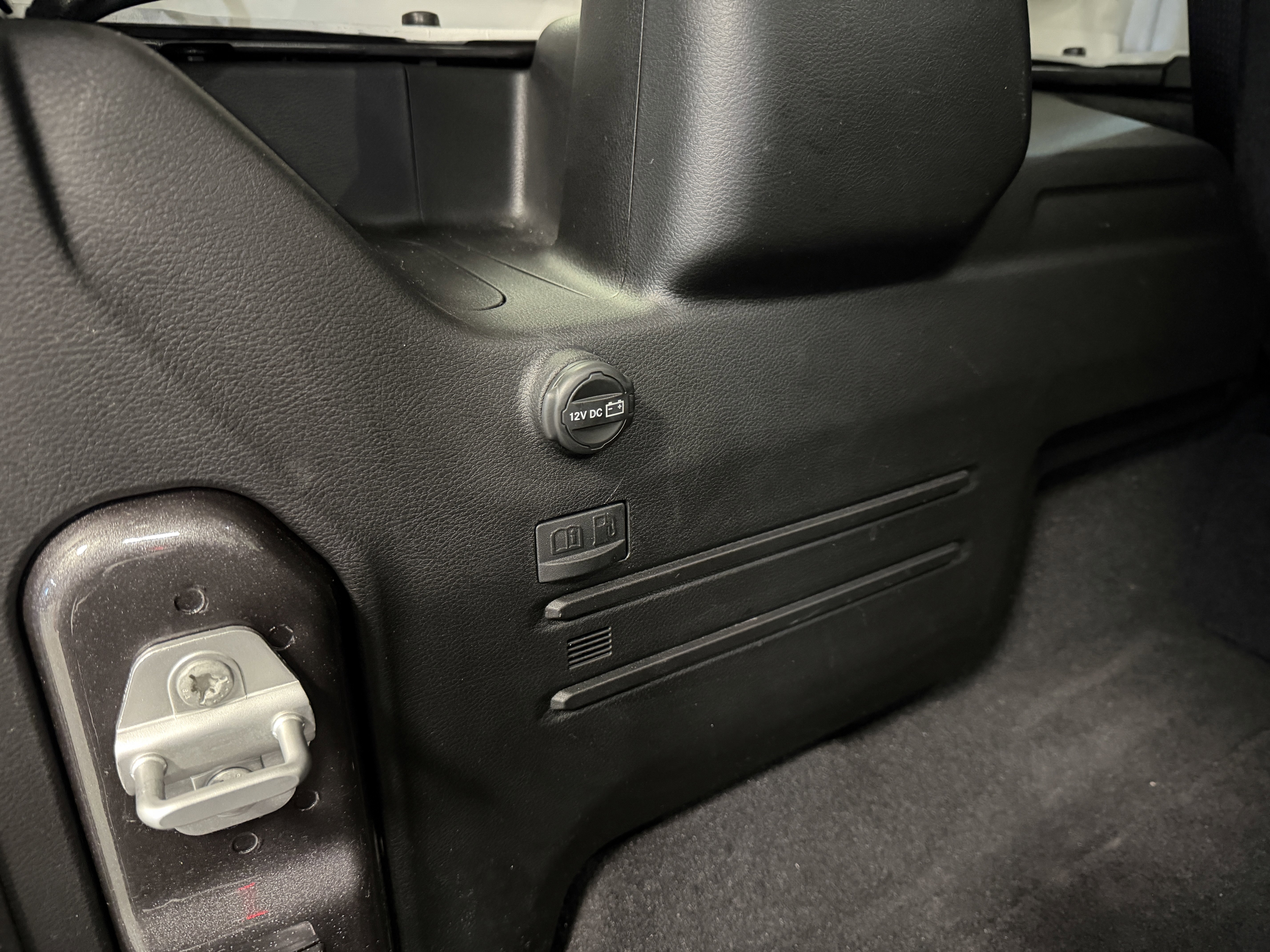 Used 2025 Jeep Wrangler Unlimited Sahara w/ Safety Group image 27