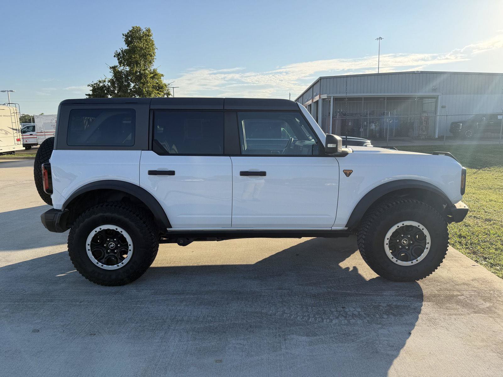 Used 2024 Ford Bronco Badlands AWD/4WD image 3