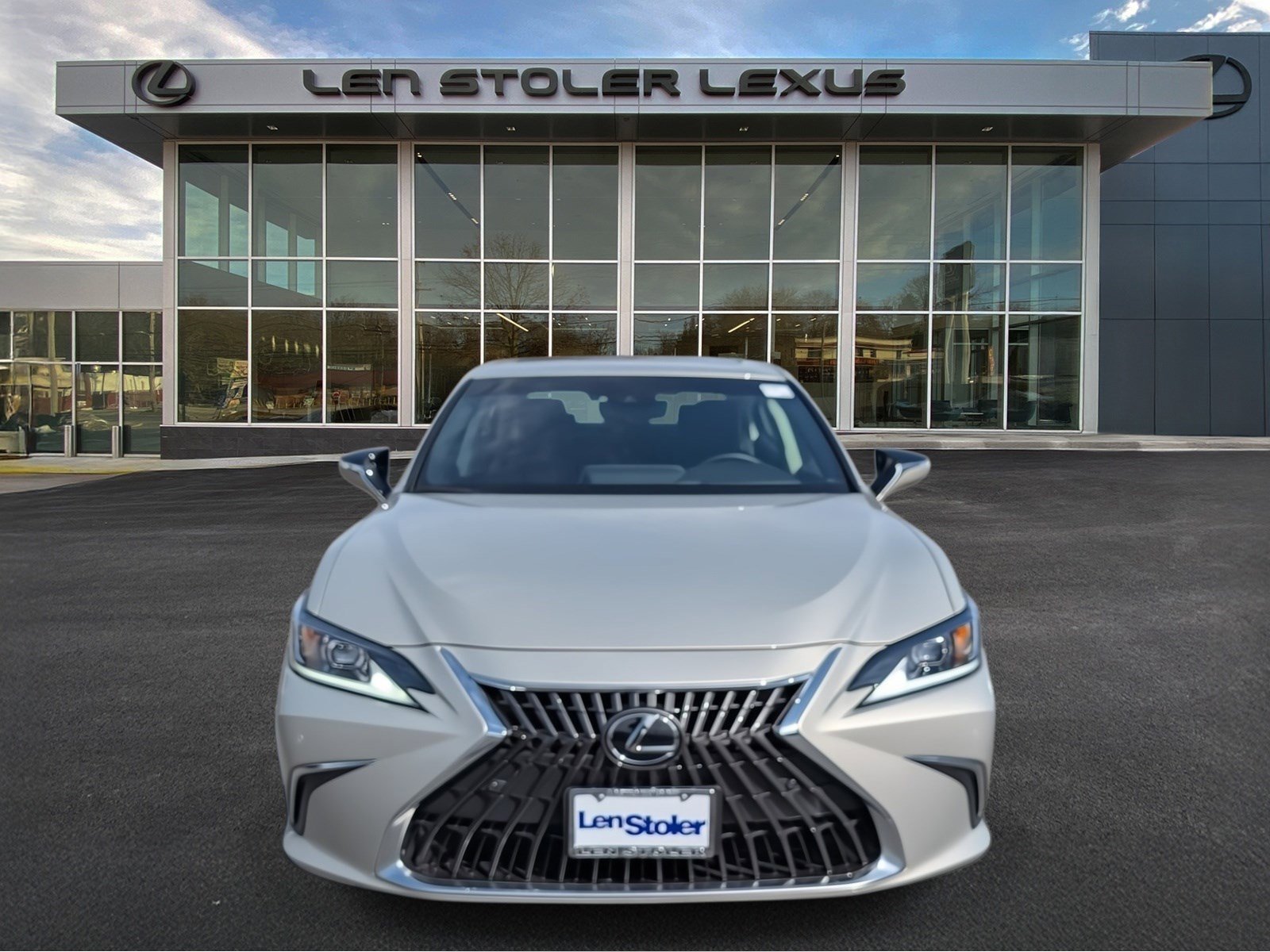 Certified 2025 Lexus ES 300h w/ Premium Package image 8