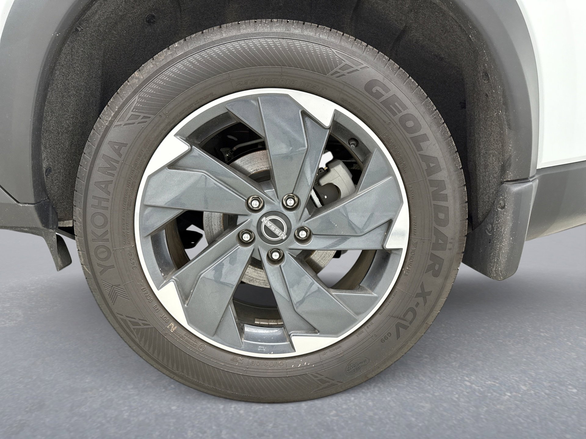 Used 2025 Nissan Rogue SV image 12