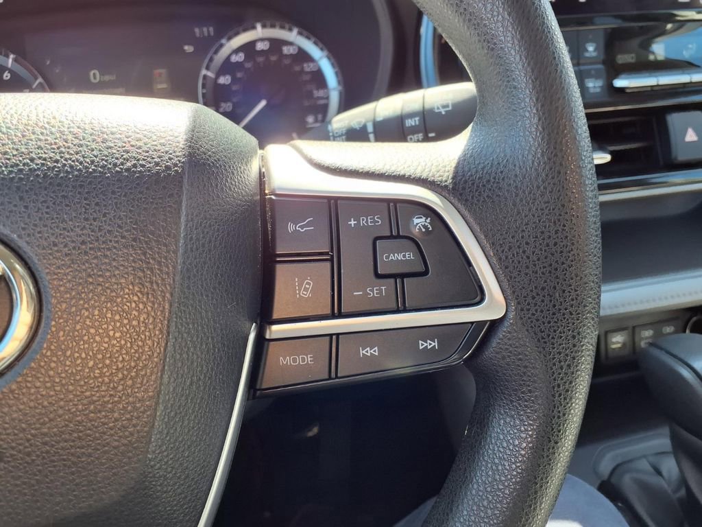 Used 2023 Toyota Highlander L image 14