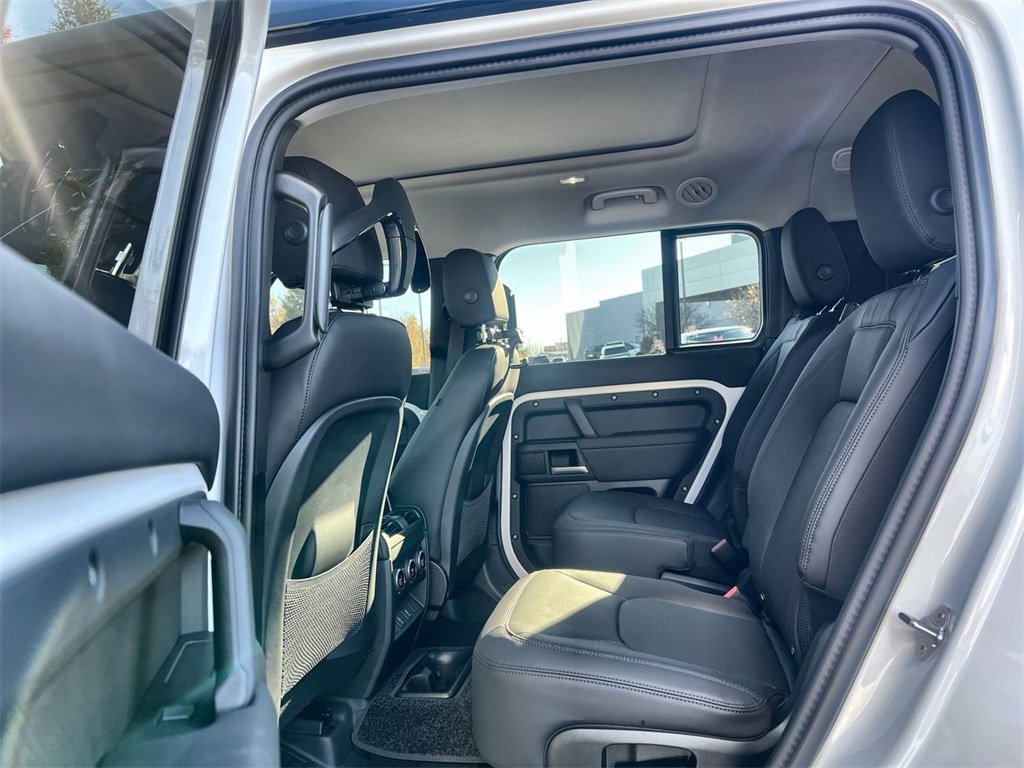 Used 2026 Land Rover Defender 130 S image 15