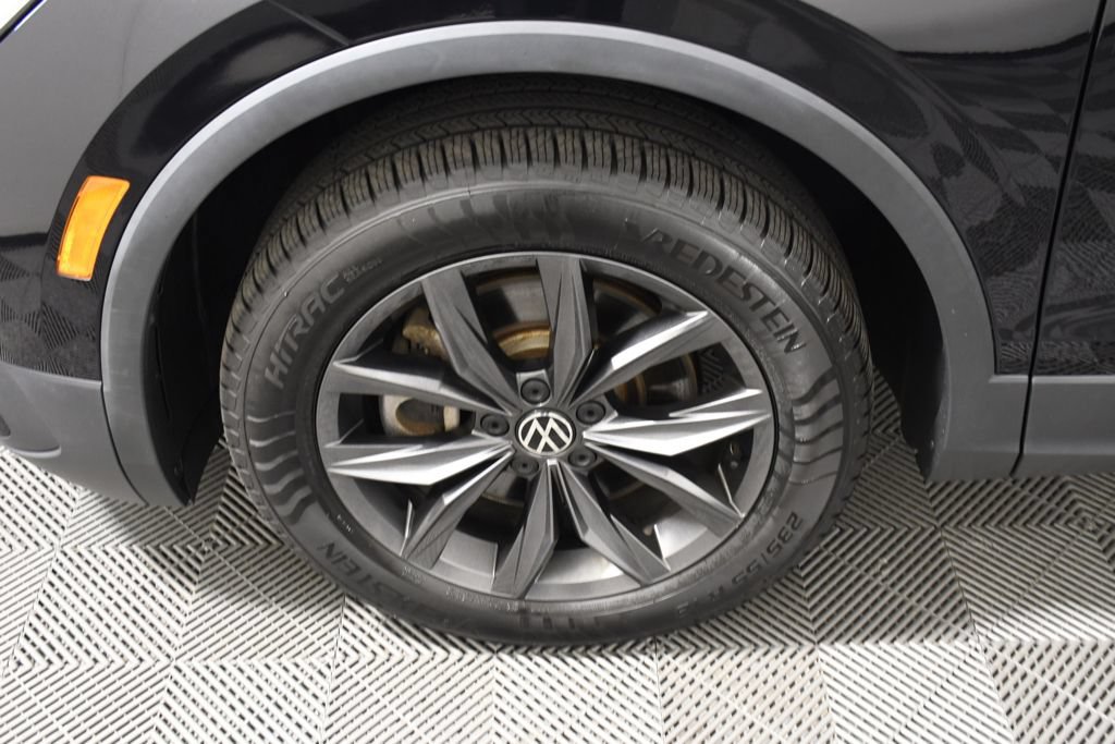 Used 2023 Volkswagen Tiguan SE AWD/4WD image 11