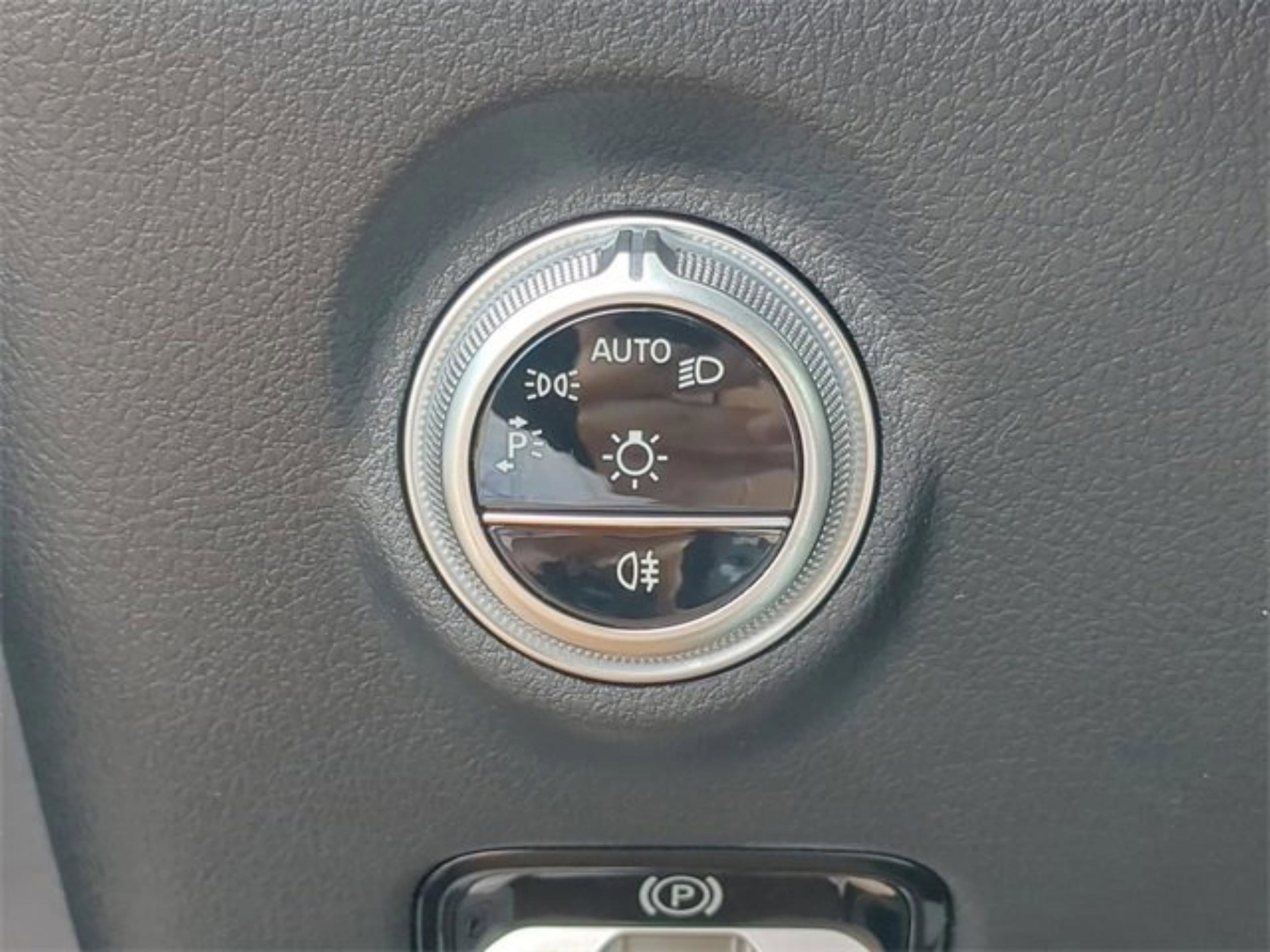 Used 2025 Mercedes-Benz C 300 Sedan image 49