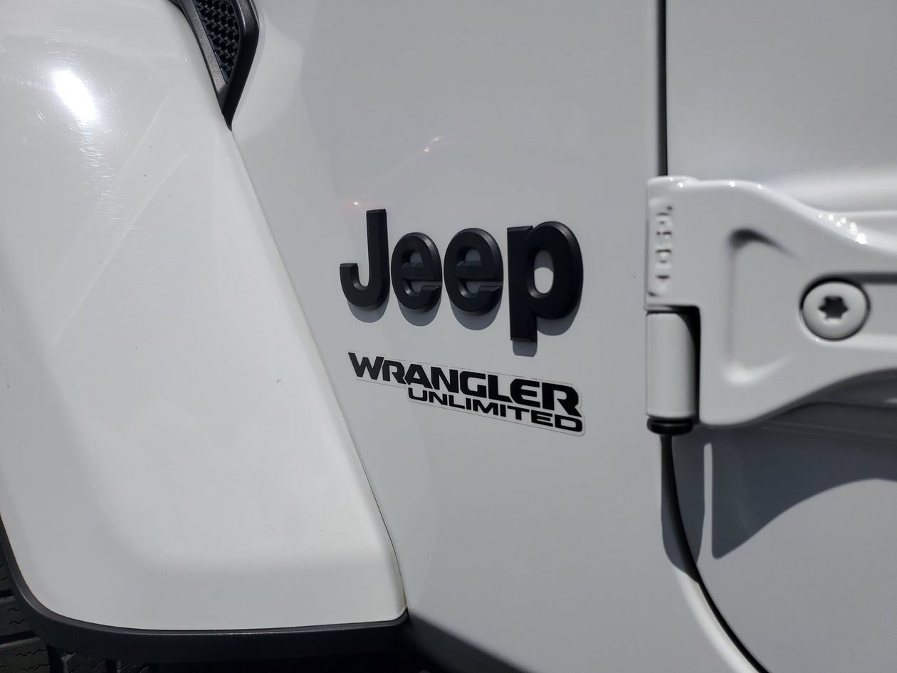 Used 2022 Jeep Wrangler Unlimited Sahara AWD/4WD image 6