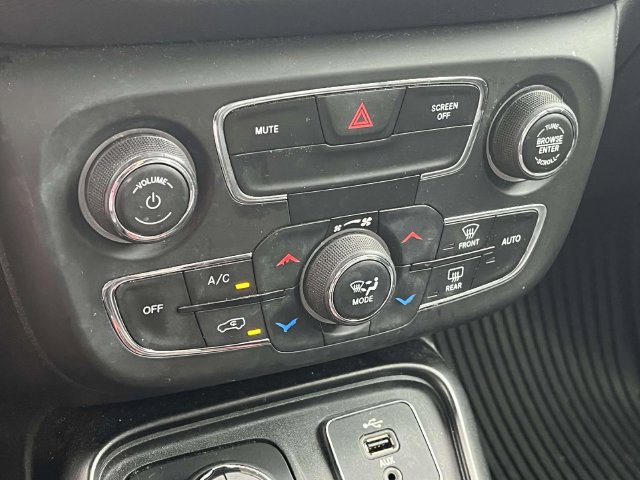 Used 2018 Jeep Compass Trailhawk w/ Leather Interior Group AWD/4WD image 35