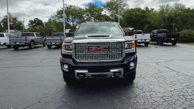 Used 2019 GMC Sierra 2500 Denali w/ Duramax Plus Package AWD/4WD image 3