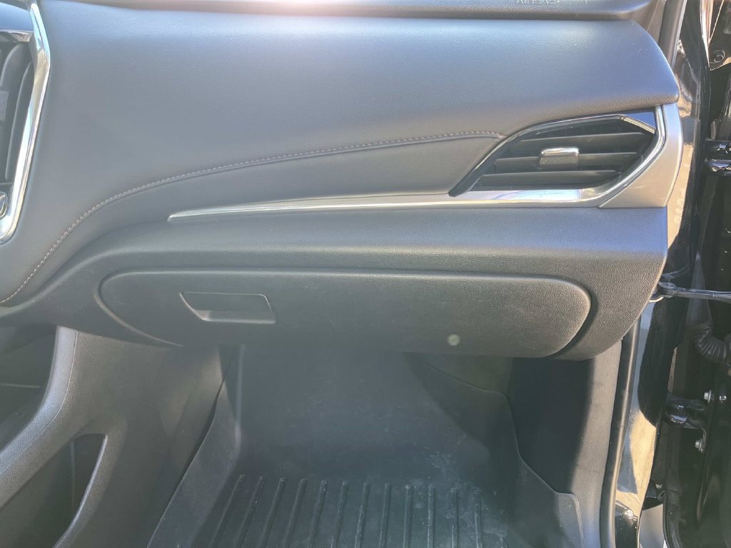 Used 2018 Chevrolet Traverse LT w/ LPO, 'HIT The Road' Package FWD image 30