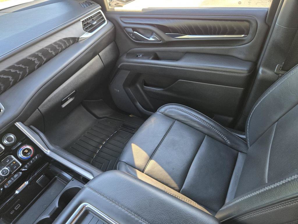Used 2023 GMC Yukon Denali RWD image 21