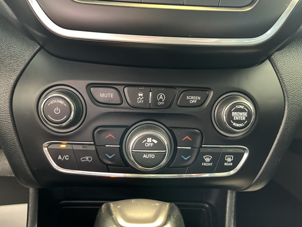 Used 2022 Jeep Cherokee Latitude Lux FWD image 25