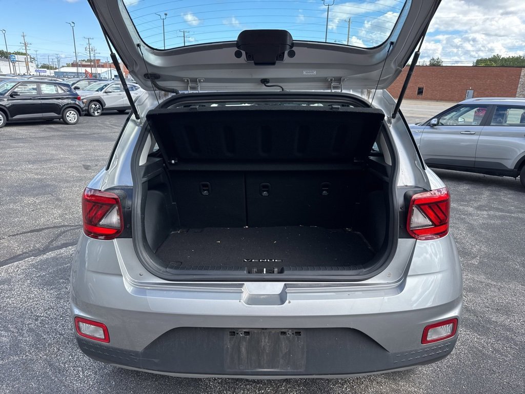 Used 2023 Hyundai Venue SEL image 16
