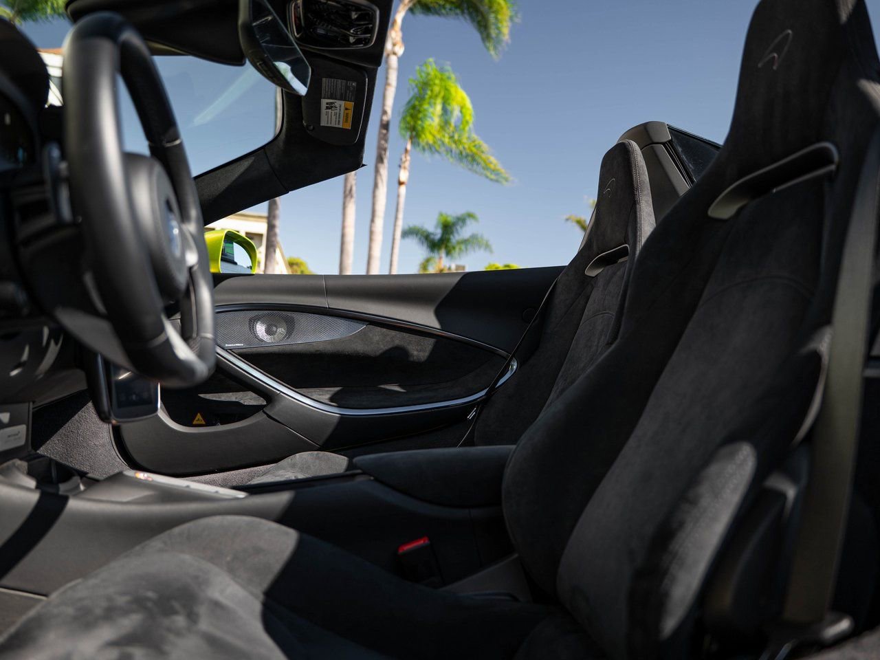 Used 2025 McLaren Artura Spider image 20