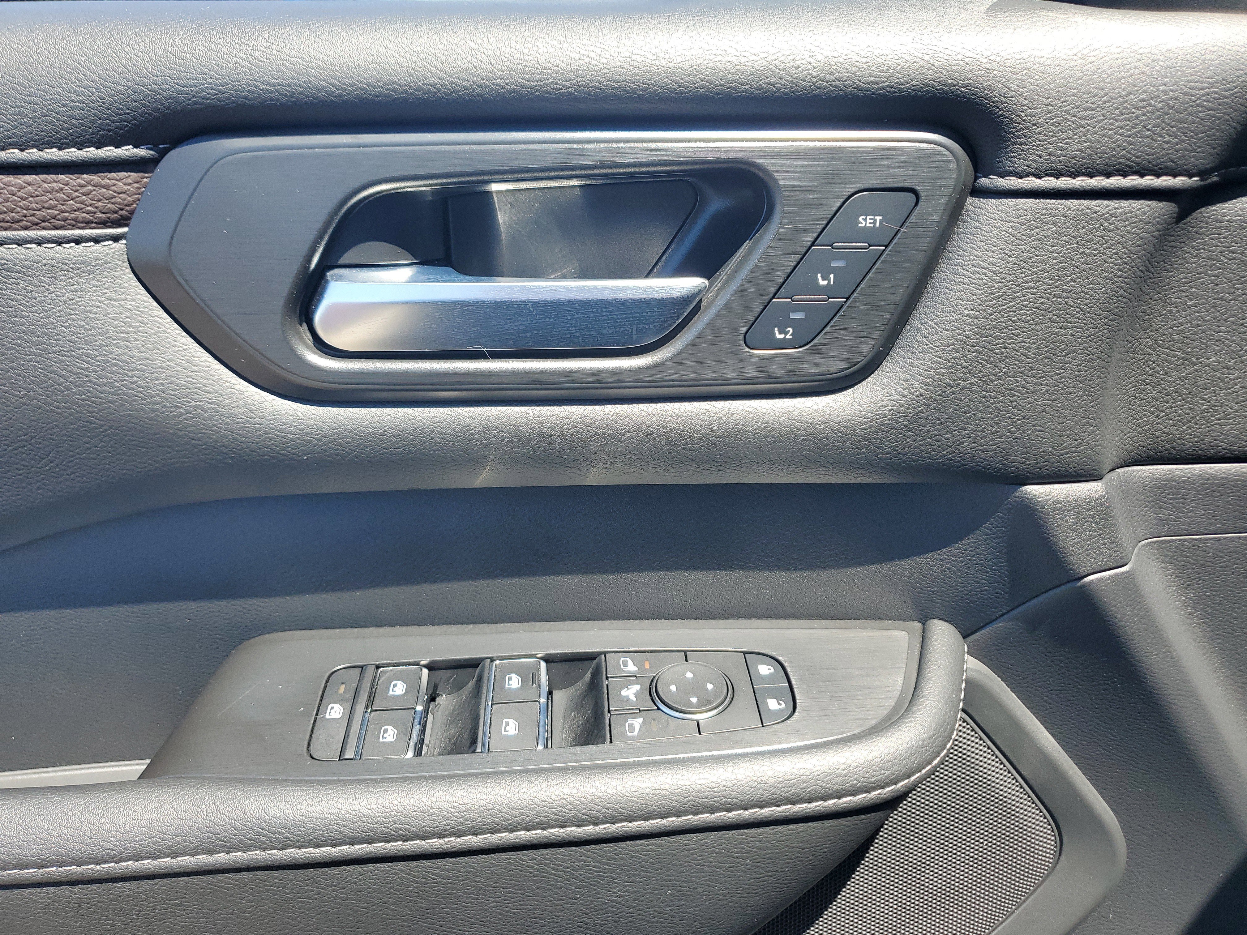 Certified 2025 Nissan Armada SL w/ Captain's Chari Seat Package AWD/4WD image 28