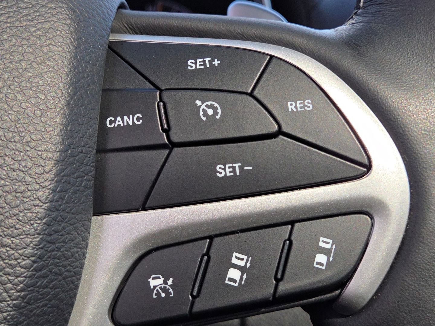 Used 2019 Jeep Grand Cherokee Summit image 12