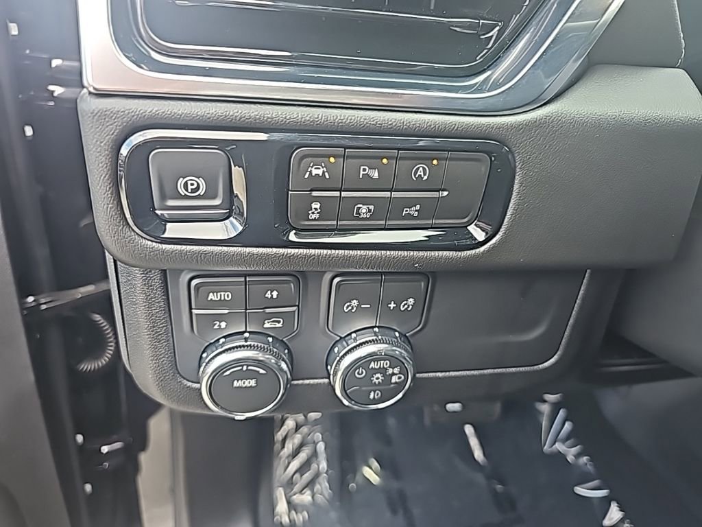 Used 2026 GMC Yukon XL Denali w/ Sun & Power Step Package AWD/4WD image 26