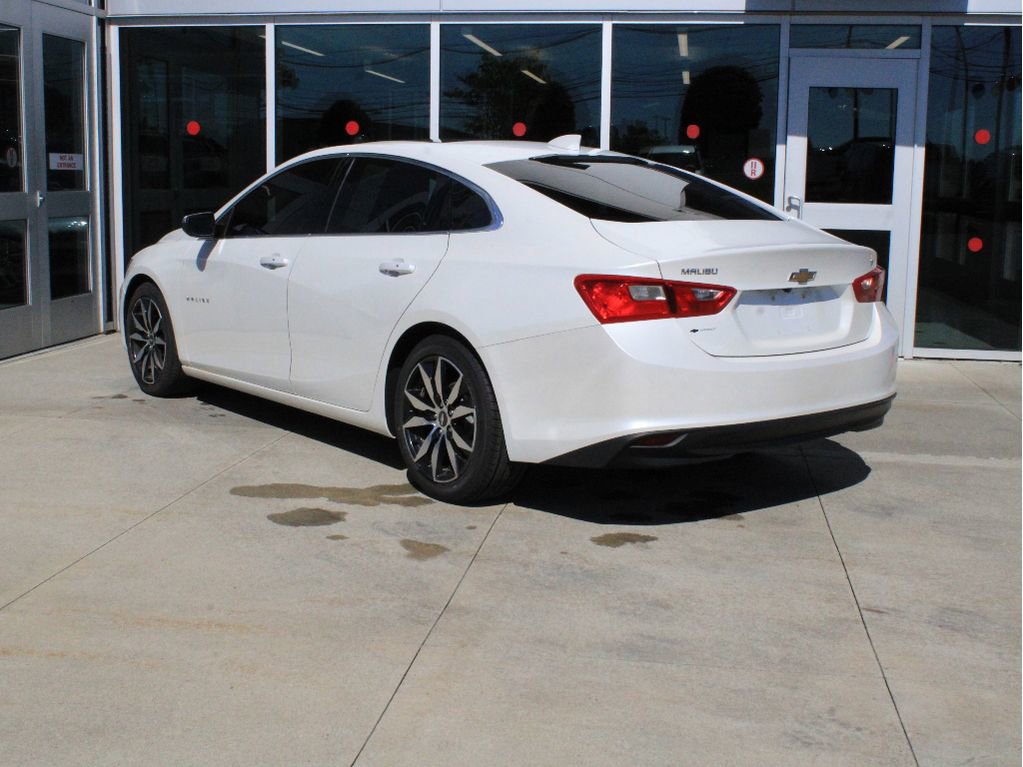 Used 2017 Chevrolet Malibu LT w/ Leather Package FWD image 6