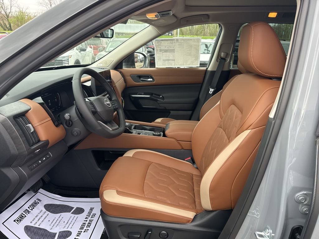 New 2026 Nissan Pathfinder Platinum image 12
