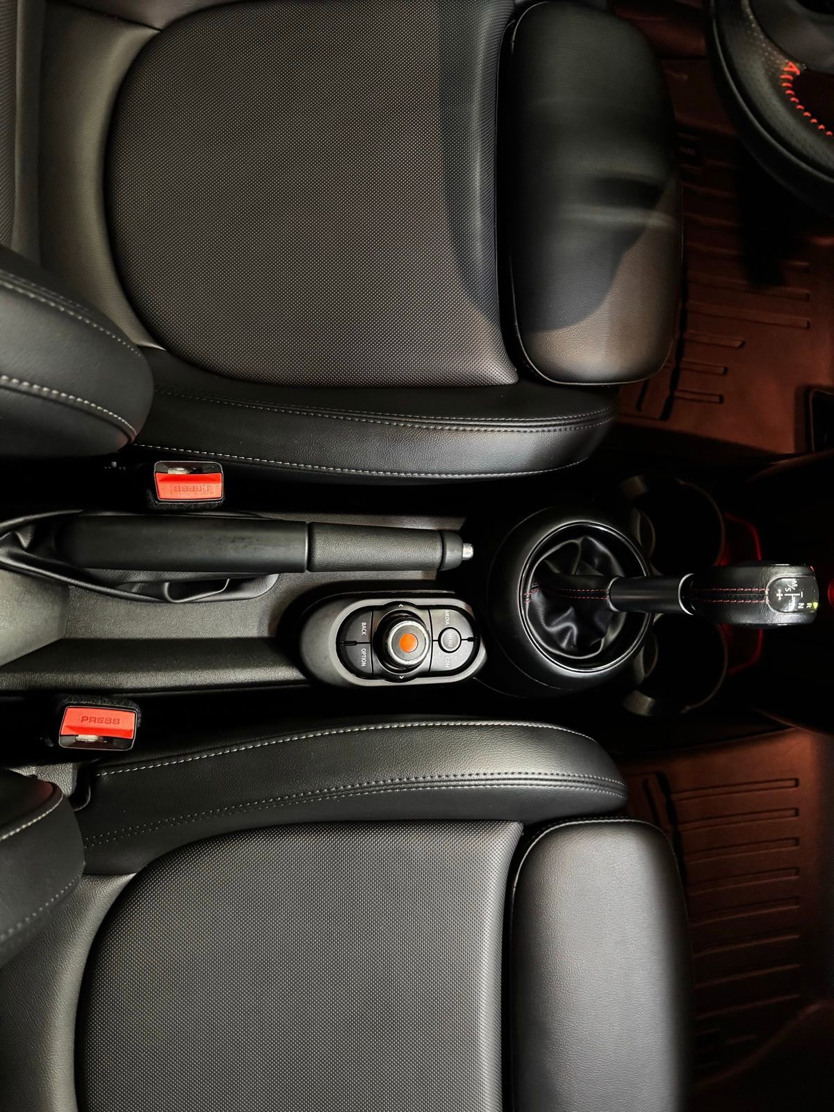 Used 2019 MINI Cooper S w/ Signature Upholstery Package image 28