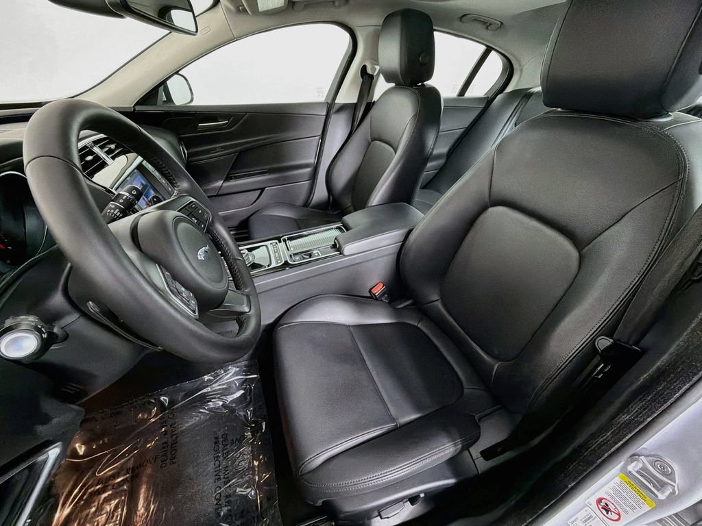 Used 2018 Jaguar XE RWD image 20