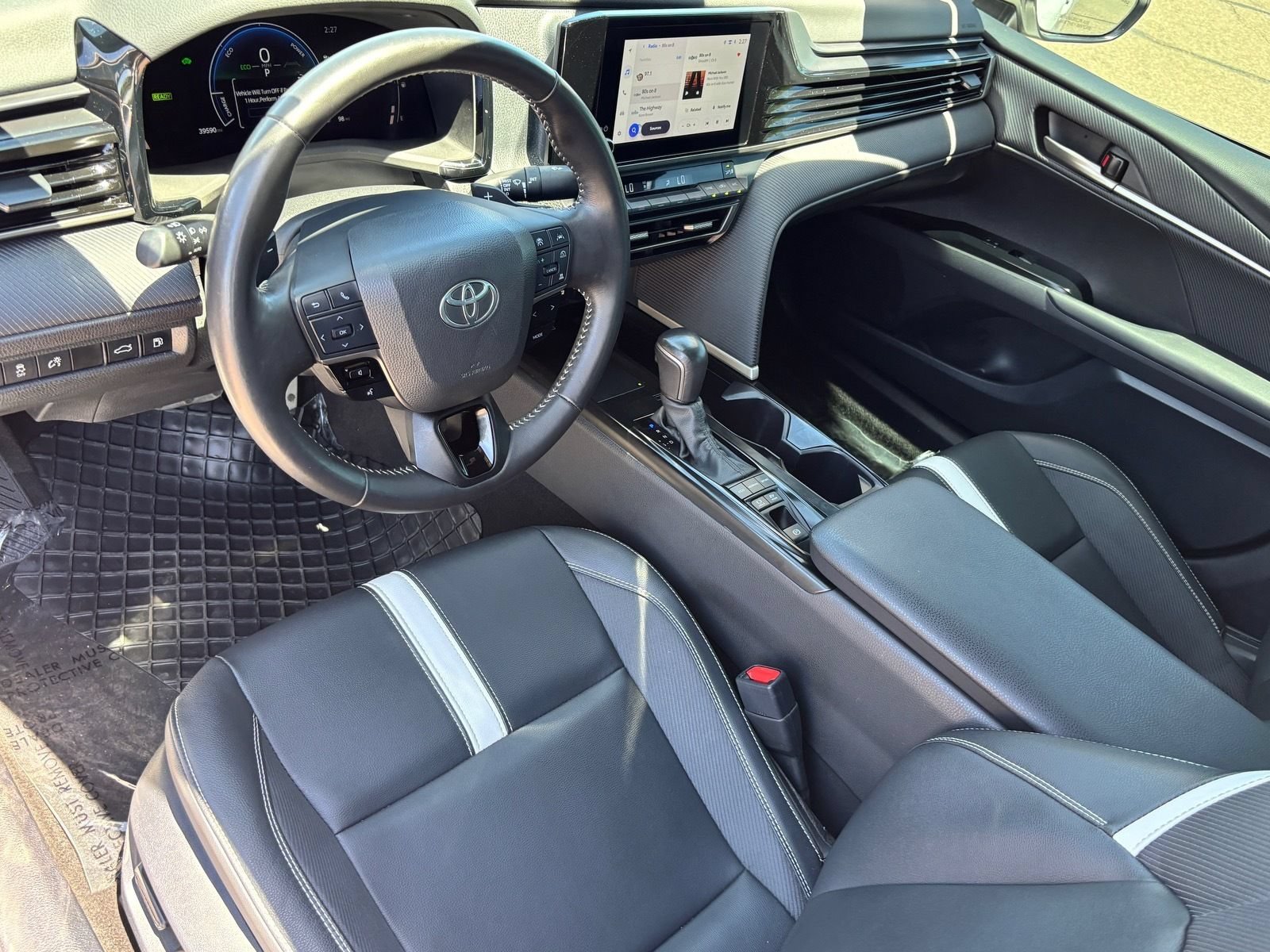 Used 2025 Toyota Camry SE w/ Convenience Package FWD image 16