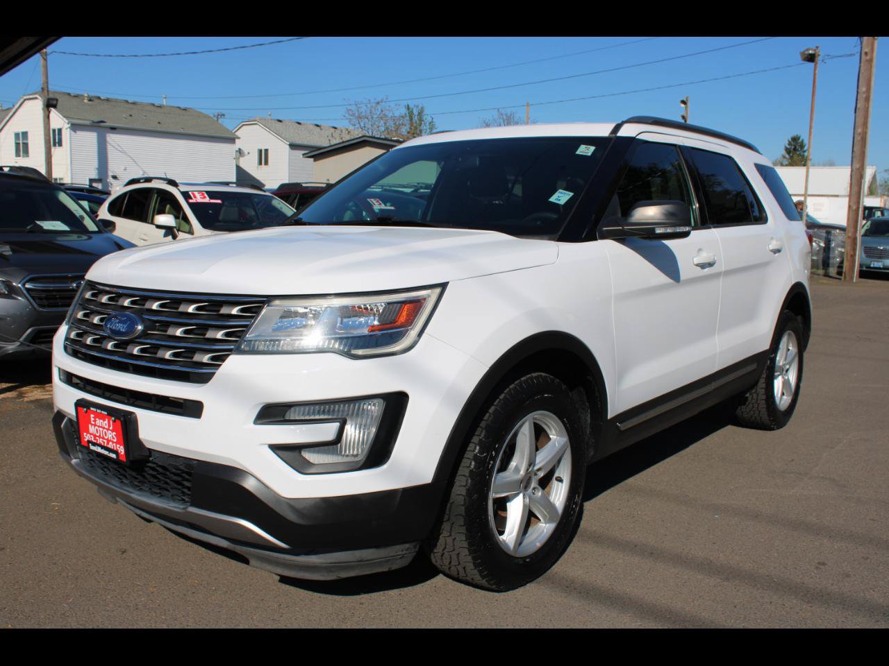 Used 2017 Ford Explorer XLT AWD/4WD image 1