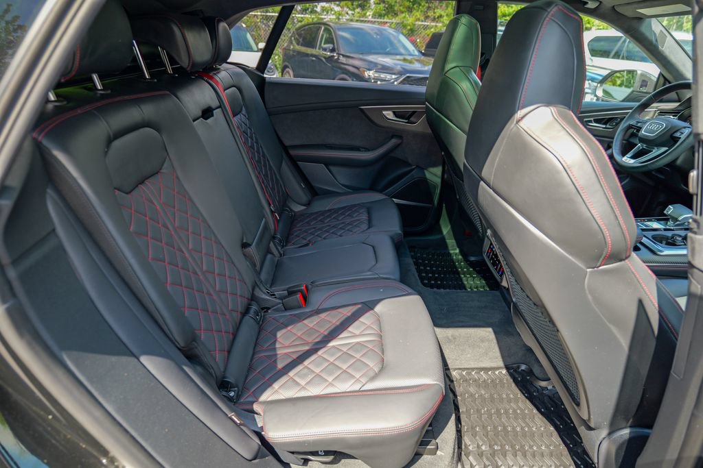 Used 2025 Audi SQ8 Prestige w/ Prestige Package AWD/4WD image 32