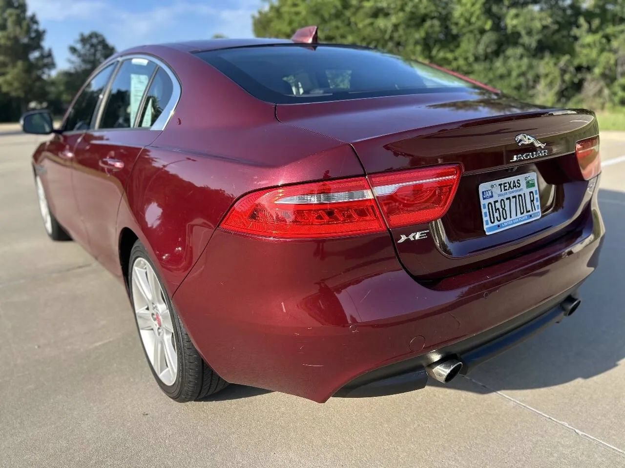 Used 2017 Jaguar XE Premium RWD image 8