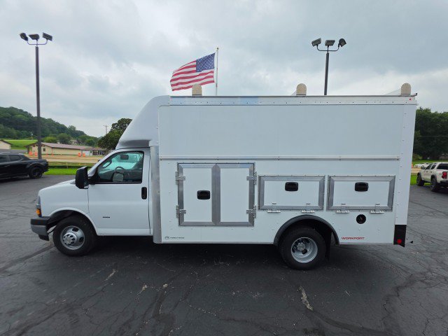 New 2026 Chevrolet Express 3500 RWD image 2