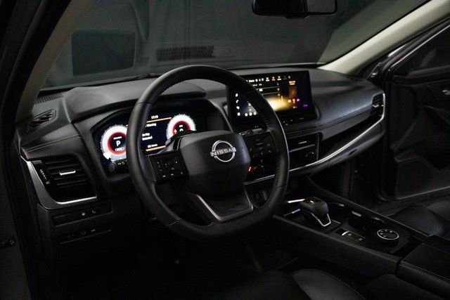 Used 2025 Nissan Rogue SL w/ Tech Package image 24