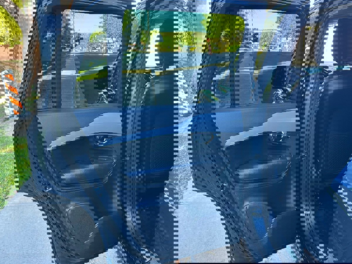 Used 2018 Volvo XC90 T5 Momentum w/ Convenience Package image 37