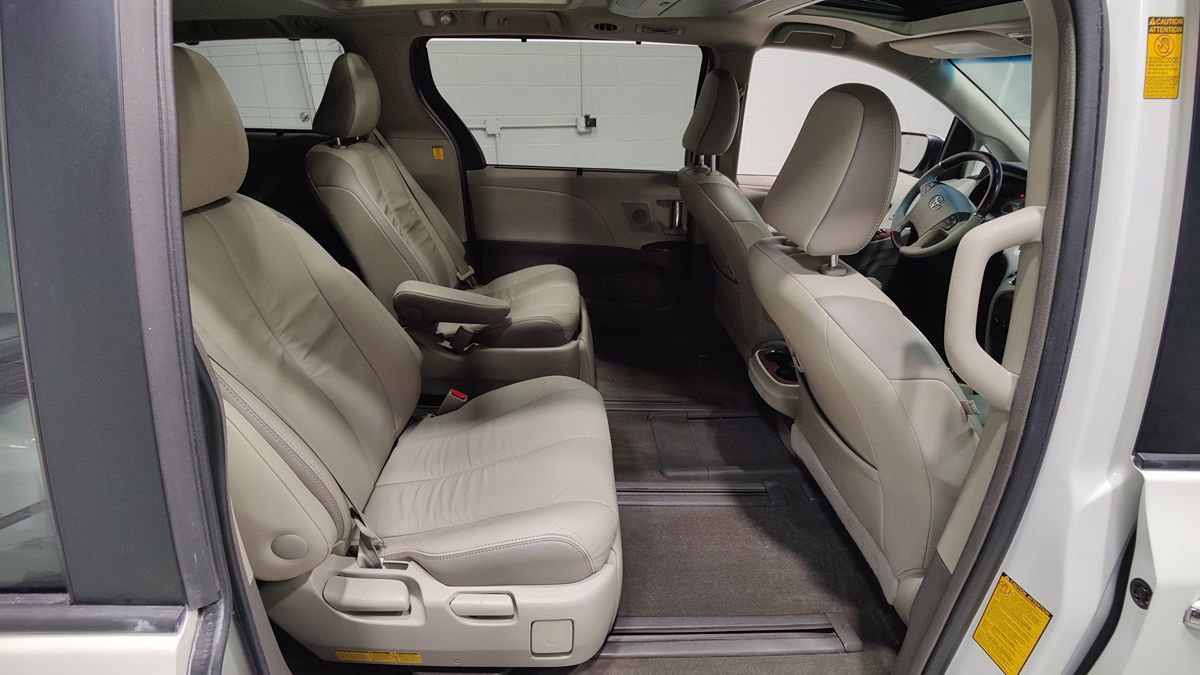 Used 2013 Toyota Sienna Limited w/ Premium Pkg image 15