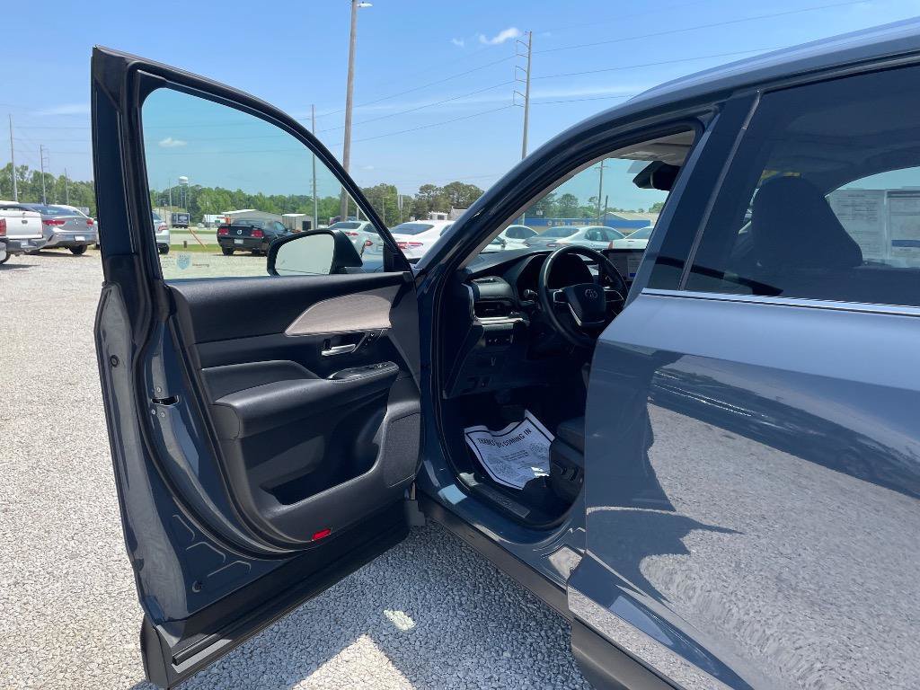 Used 2024 Toyota Grand Highlander Limited image 11