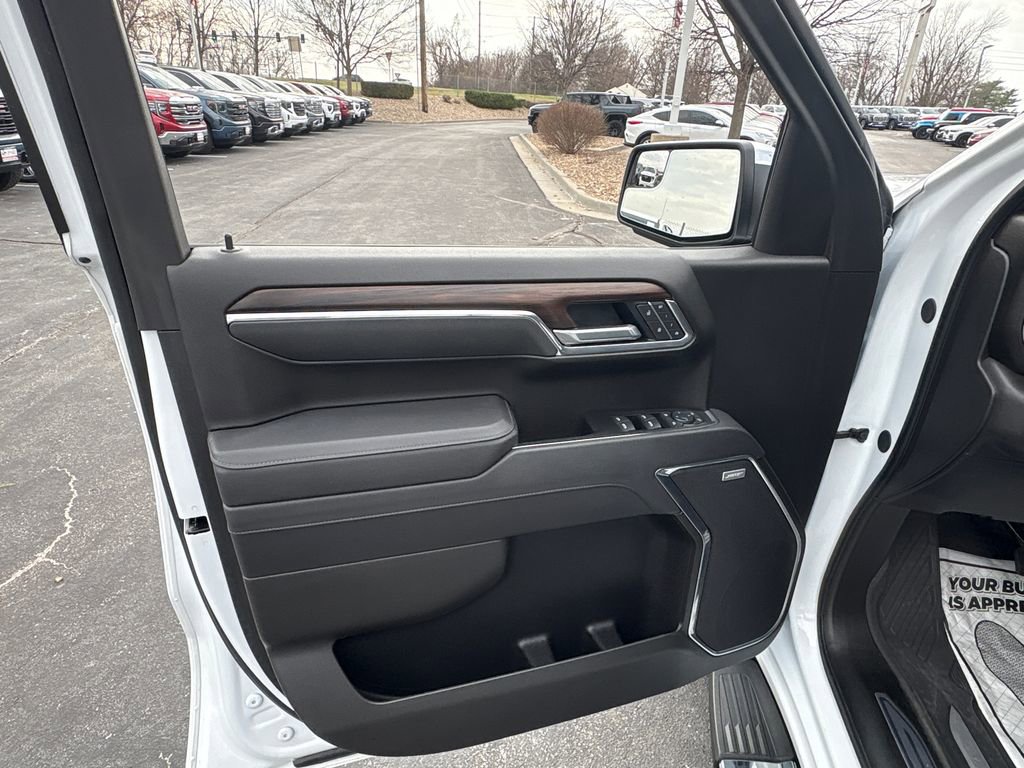 Used 2025 GMC Sierra 1500 SLT w/ SLT Premium Package image 17