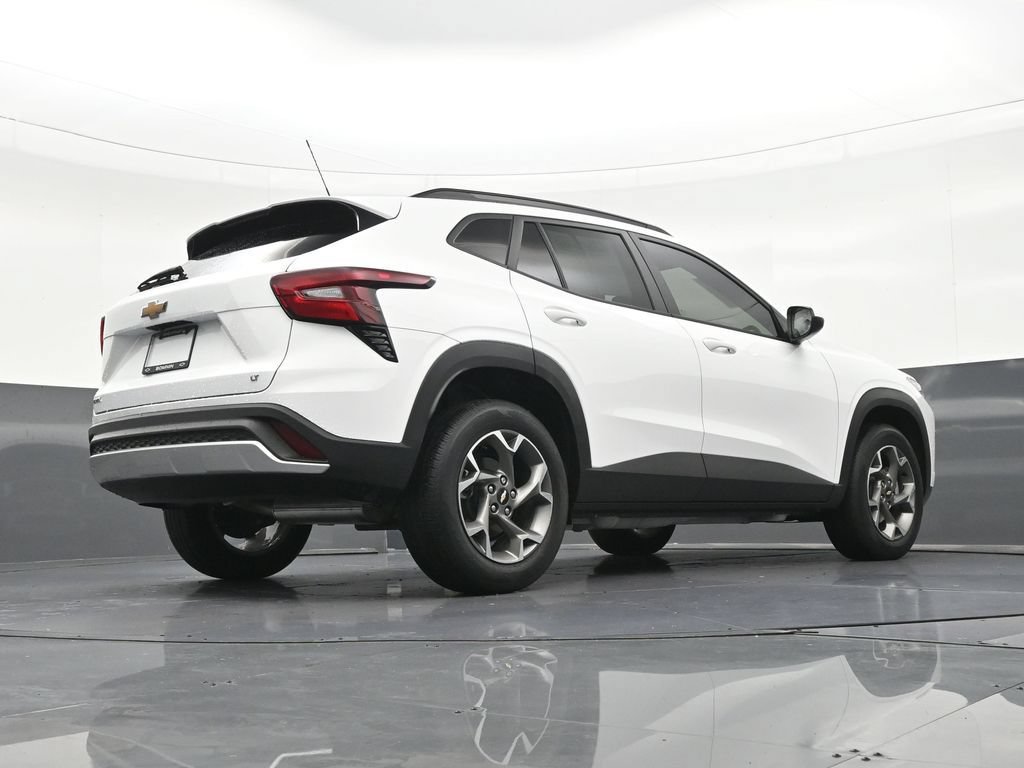 Used 2025 Chevrolet Trax LT FWD image 27