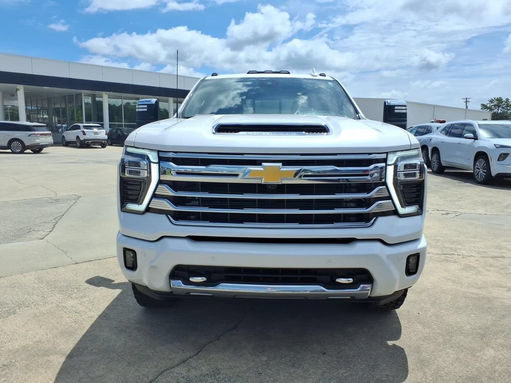 Used 2024 Chevrolet Silverado 2500 High Country w/ High Country Premium Package AWD/4WD image 2