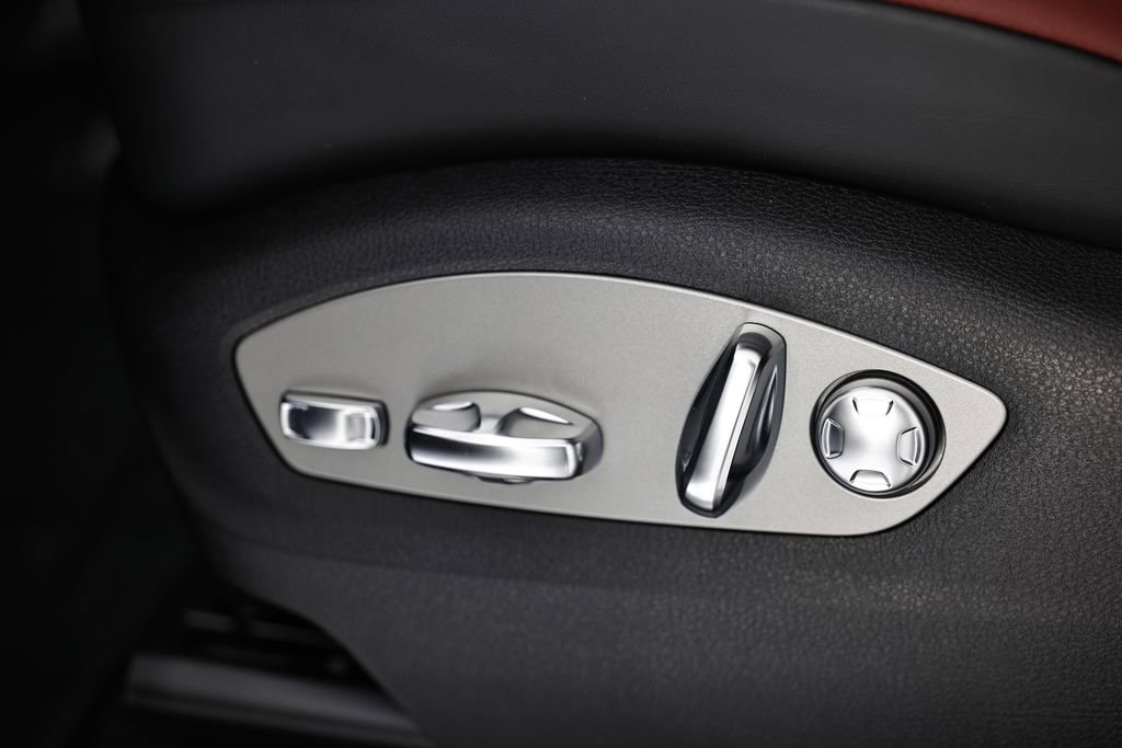 New 2026 Porsche Macan S AWD/4WD image 26