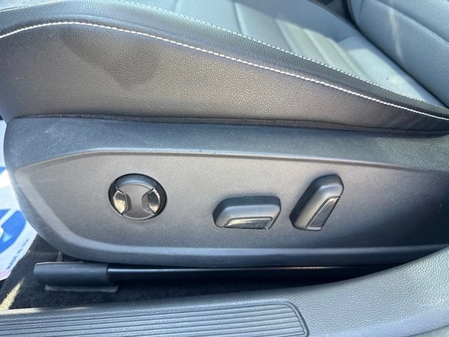 Used 2025 Volkswagen Jetta SE FWD image 15