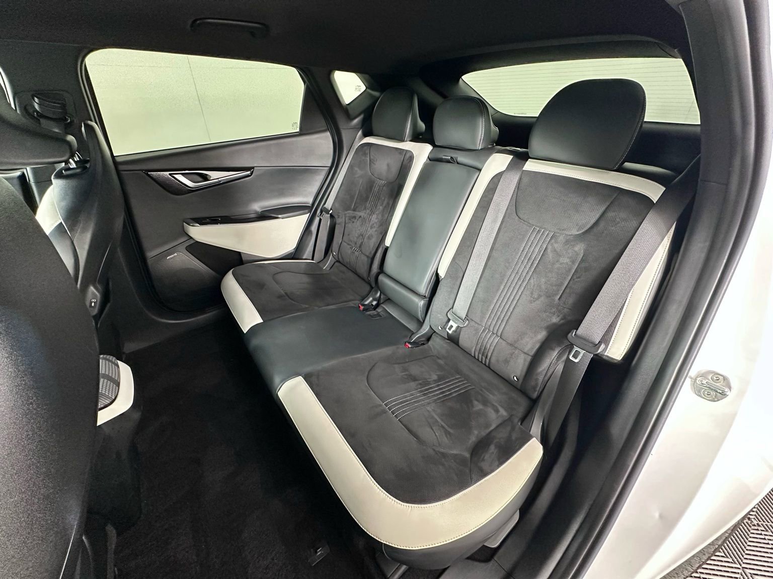 Used 2022 Kia EV6 GT-Line w/ GT-Line Suede Seat Package image 34