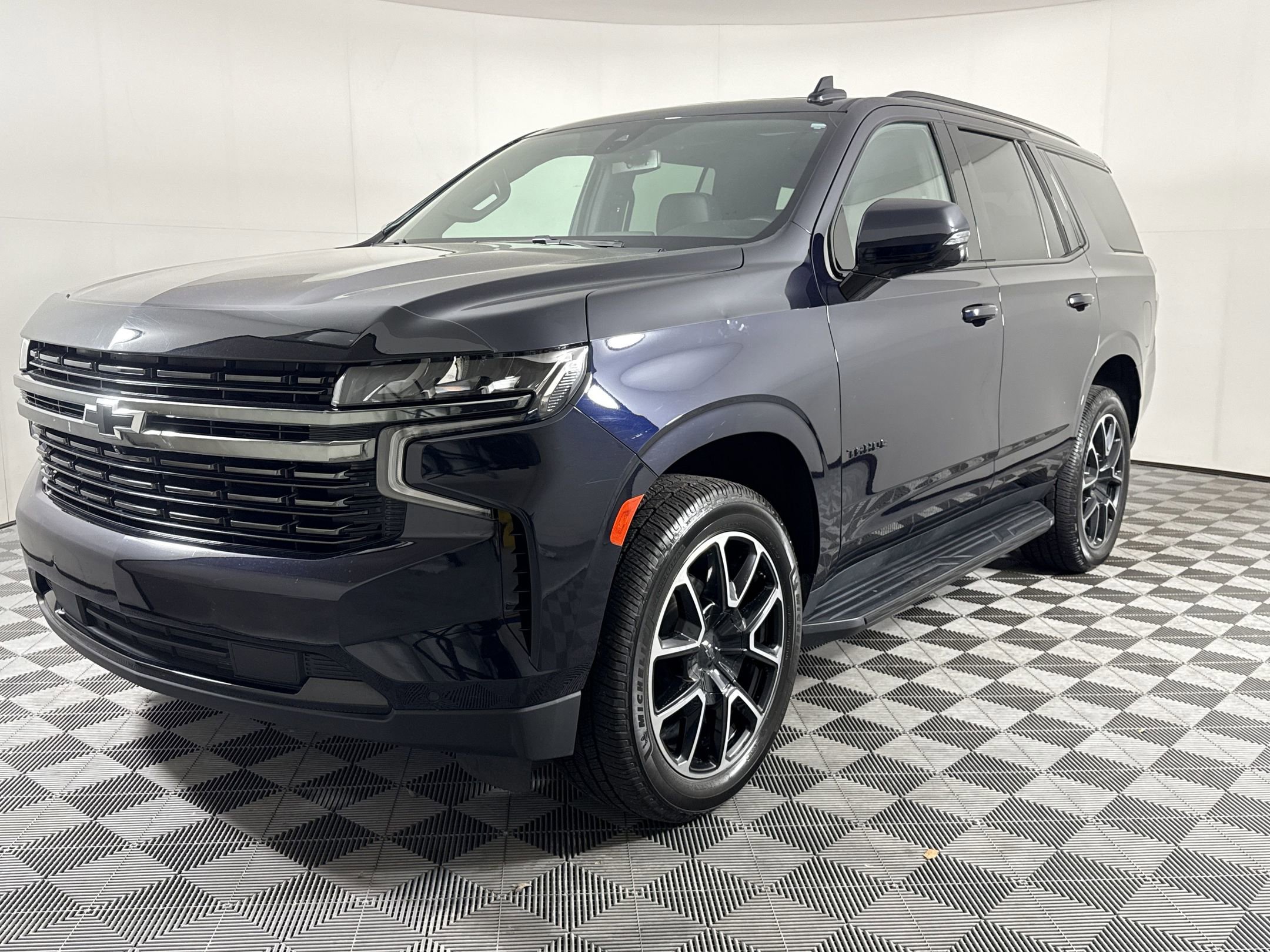 Used 2022 Chevrolet Tahoe RST w/ Luxury Package AWD/4WD image 1