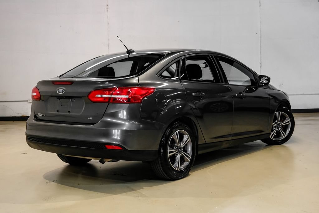 Used 2018 Ford Focus SE w/ SE Appearance Package FWD image 8