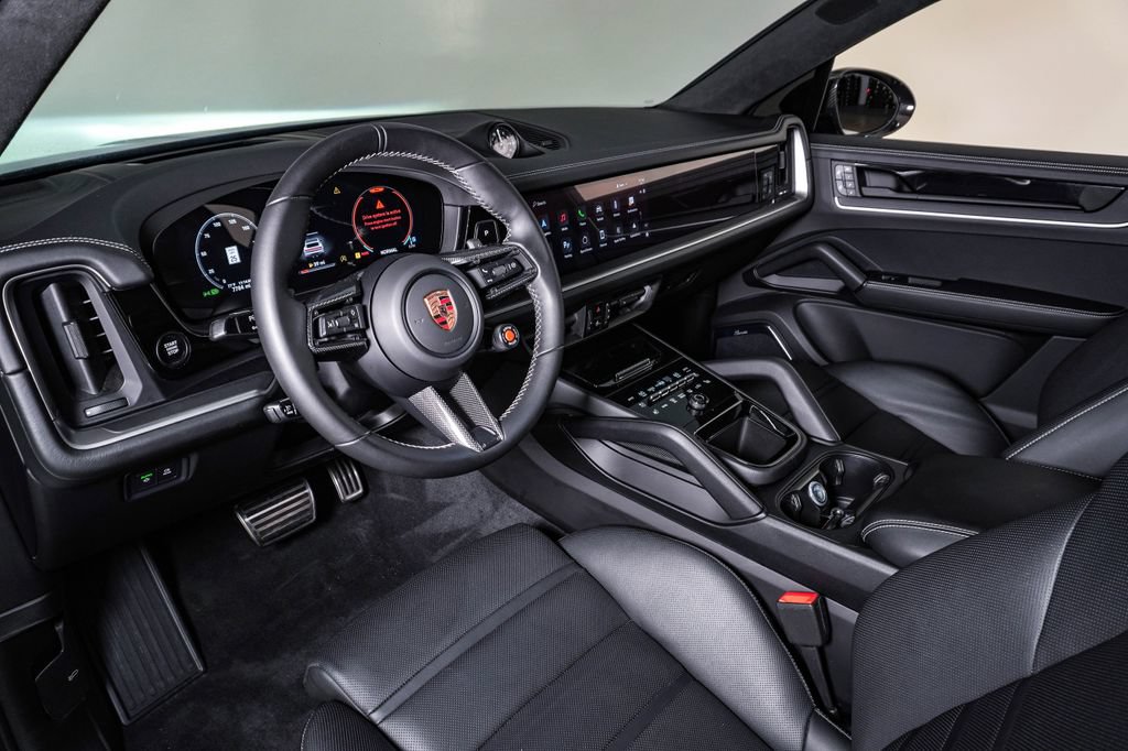 Certified 2025 Porsche Cayenne Turbo GT AWD/4WD image 4