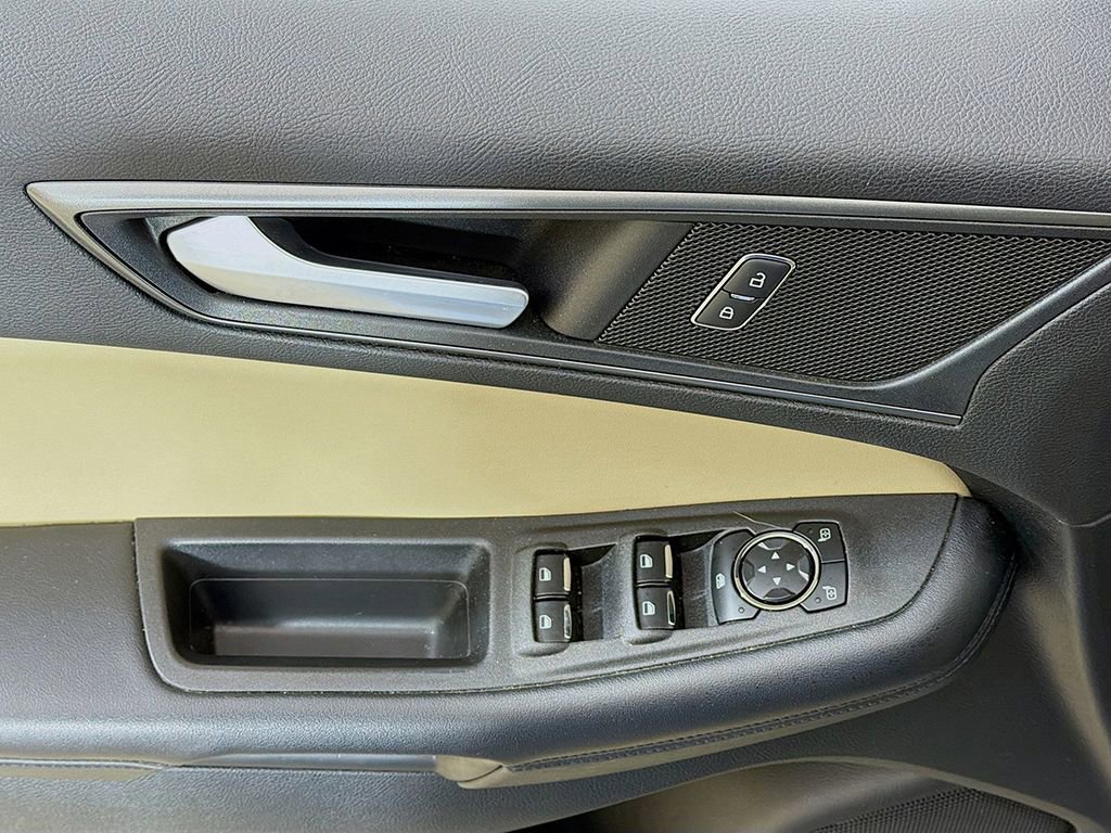 Used 2022 Ford Edge SE image 25