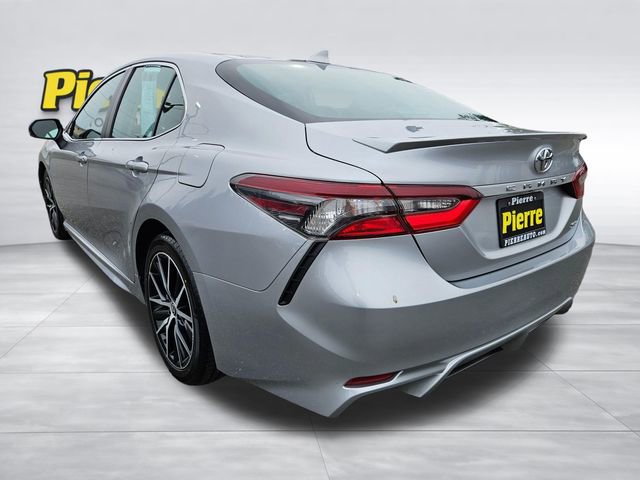 Used 2022 Toyota Camry SE image 3