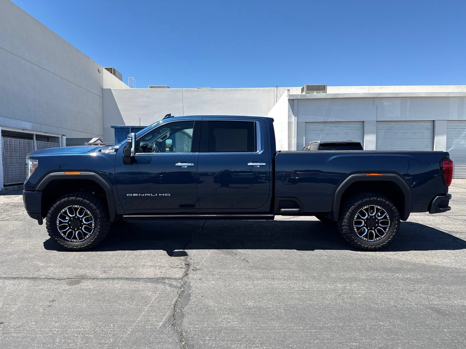Used 2023 GMC Sierra 3500 Denali w/ Denali Ultimate Package AWD/4WD image 8
