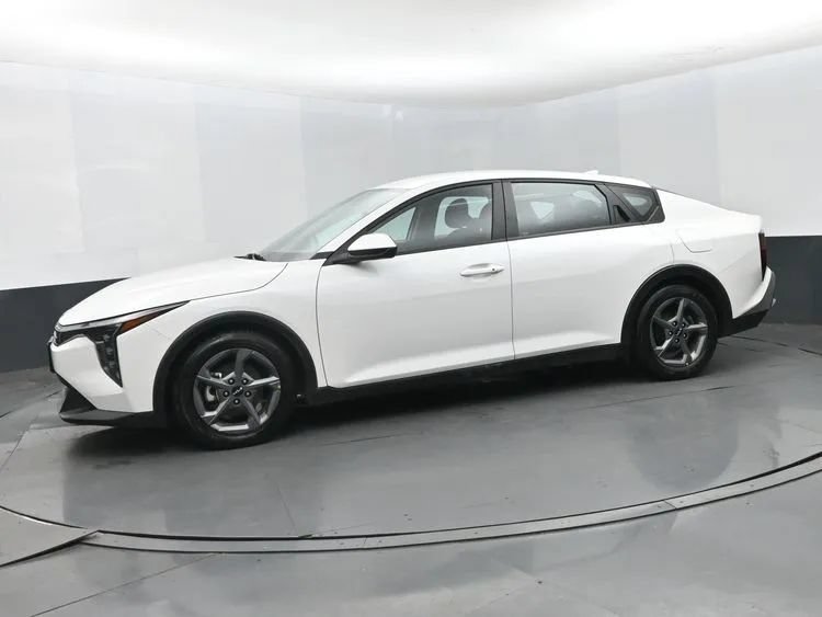 Used 2025 Kia K4 FWD image 5