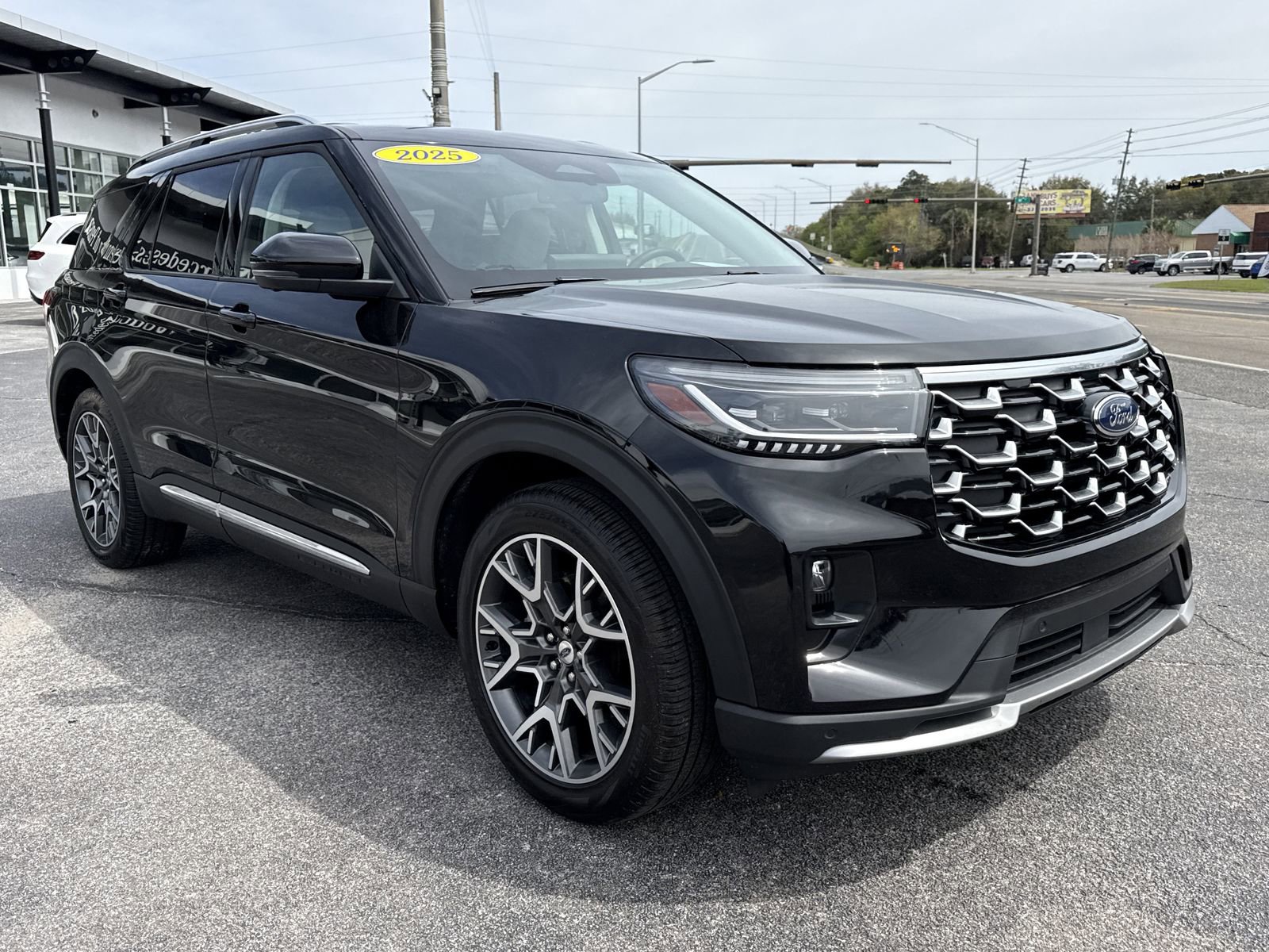 Used 2025 Ford Explorer Platinum w/ Ultimate Package RWD image 7