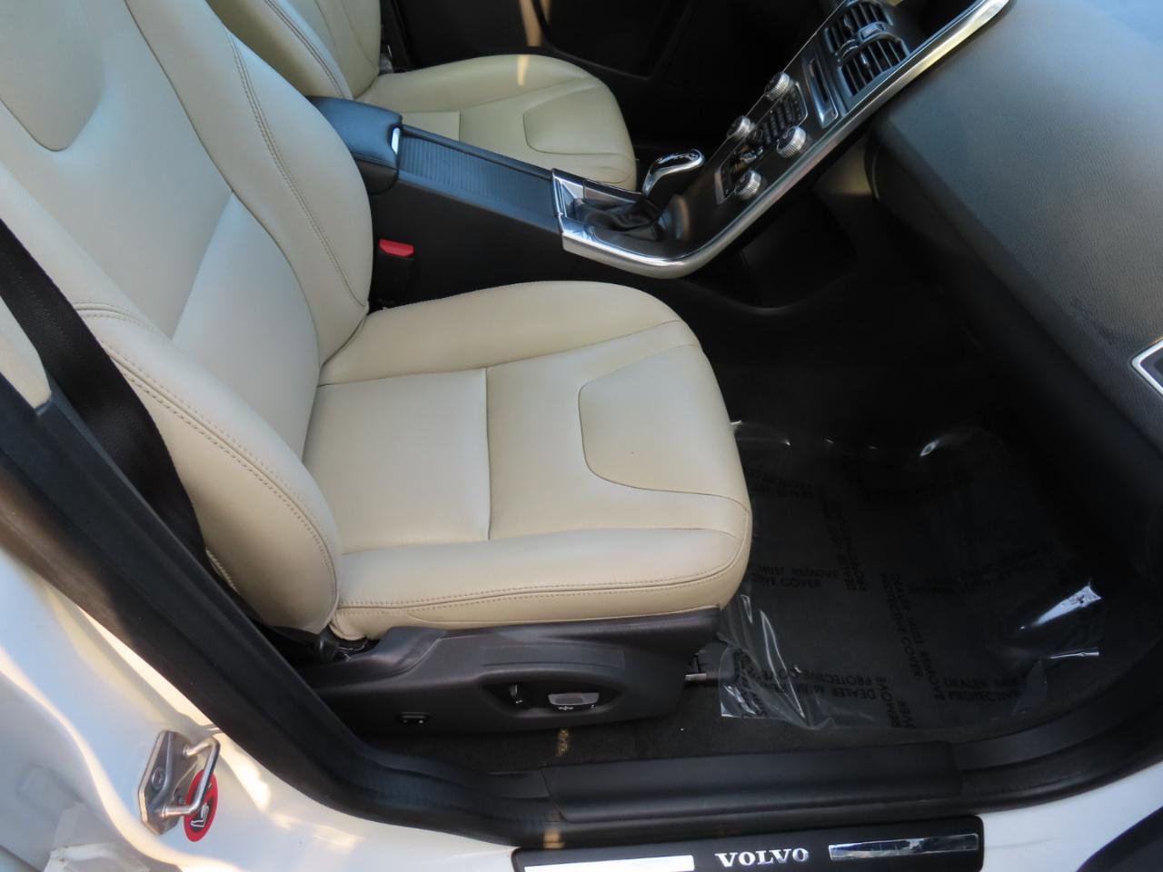 Used 2016 Volvo XC60 T6 w/ Protection Package AWD/4WD image 21